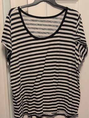 torrid Black and White Striped Scoop Neck Tee 5x